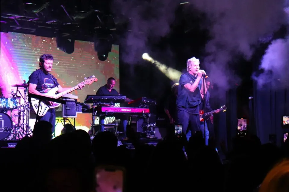 Show do Jota Quest encerra Mega Fam 2025 da EHTL em Foz do Iguaçu