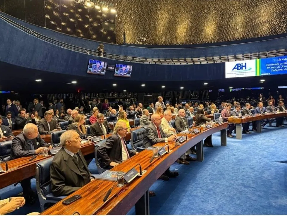 ABIH Nacional homenageada no Senado