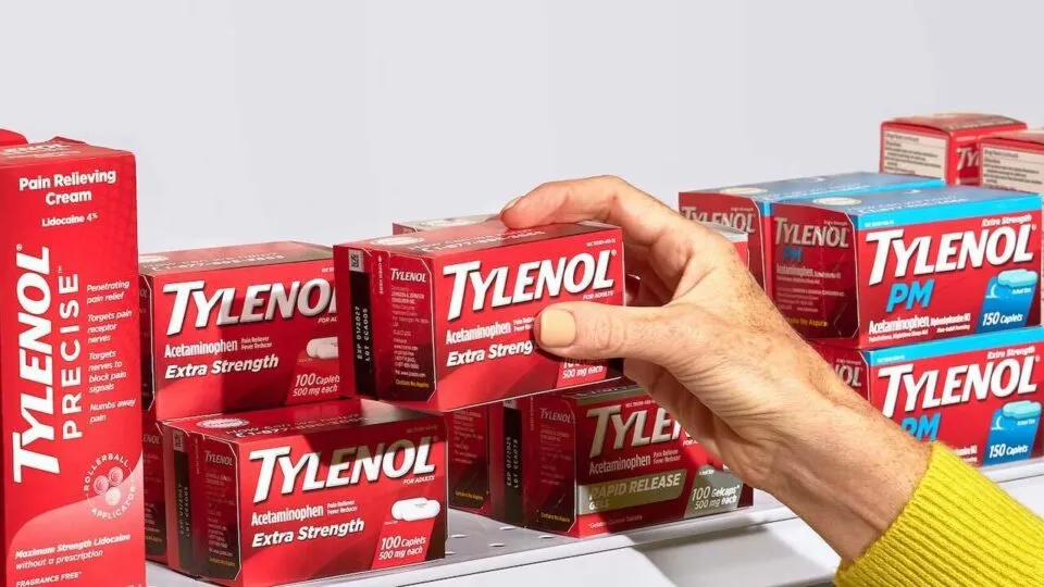 Ações dona do Tylenol recuam 5,6% com possível anúncio de Trump sobre autismo