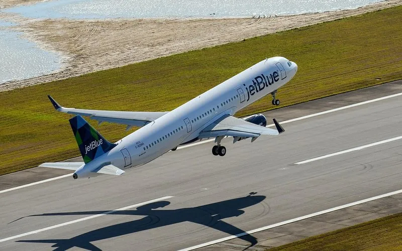 Amazon fecha acordo com JetBlue para internet via satélite a bordo