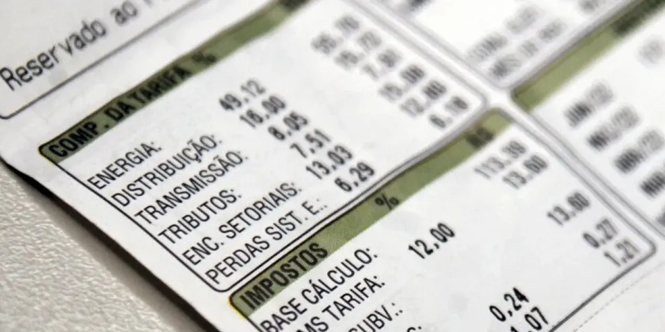 Aneel reduz bandeira para vermelha 1 na conta de luz em outubro