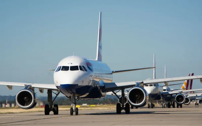 Ataque cibernético provoca caos em aeroportos da Europa