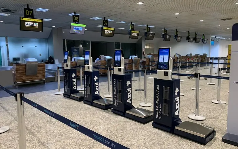 Azul instala totens de autosserviço em aeroportos do Rio de Janeiro e Manaus