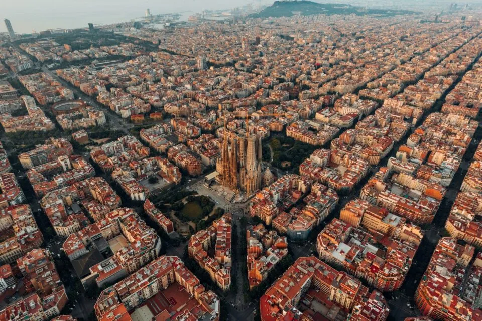 Barcelona lidera ranking das melhores cidades europeias para conexões turísticas