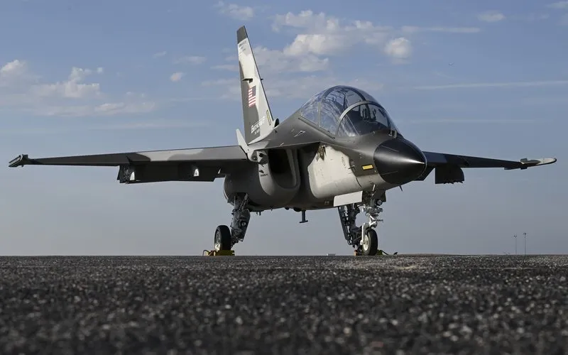 Caça Beechcraft M-346N é apresentado para programa de treinamento da Marinha dos EUA