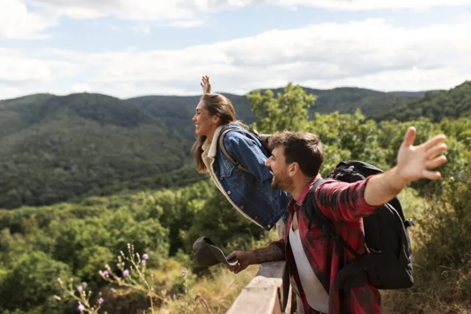 travel storytelling couple Com 6,52 milhões de visitantes, Brasil já supera países vizinhos em apenas oito meses