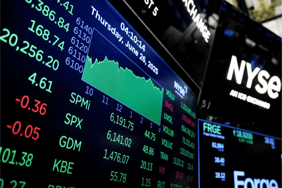 Futuros de NY operam em leve alta com payroll no radar