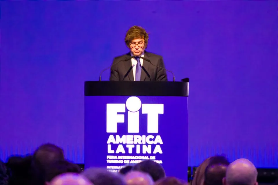 Milei abre FIT 2025 e diz que turismo argentino poderia ser 20 vezes maior – M&E
