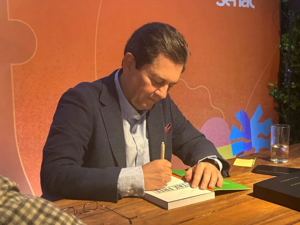 Otavio Leite lança livro sobre Tax Free e recebe título de Doutor