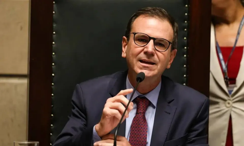 Paes ‘provoca’ São Paulo após acerto para jogo no Maracanã