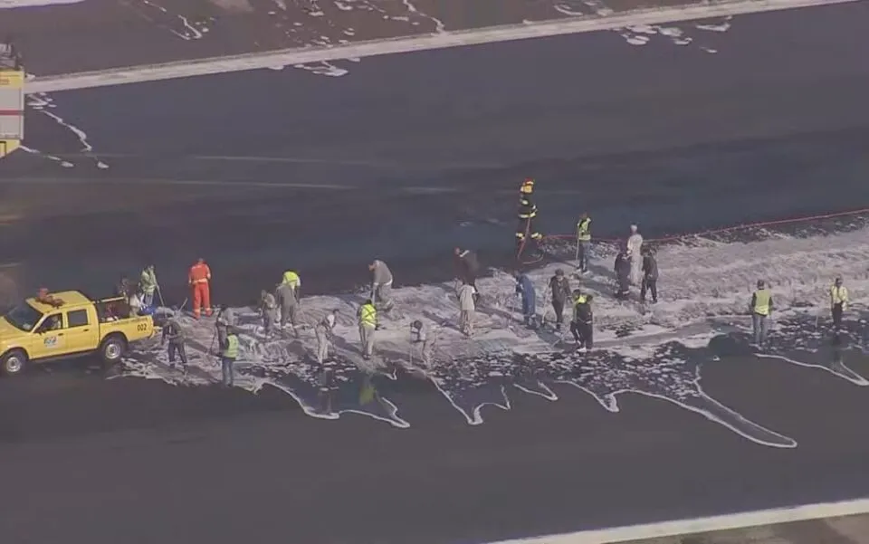 Santos Dumont reabre após 12 horas fechado por óleo na pista