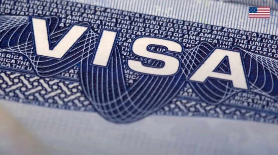 Taxa extra de US$ 250 na emissão de vistos americanos é suspensa temporariamente