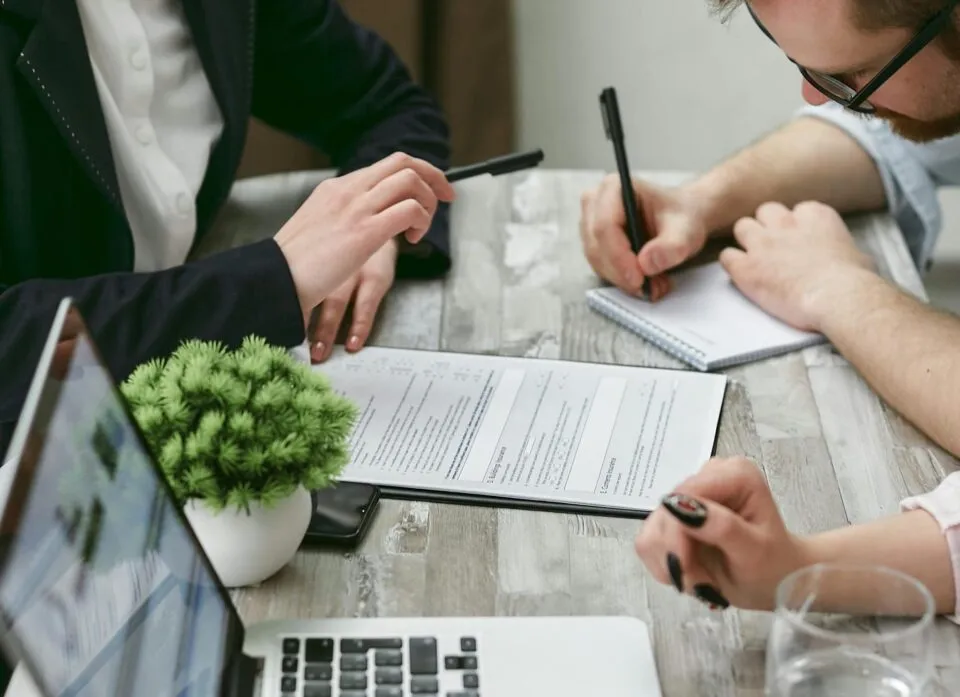 Viagens corporativas crescem 2,6% em 2025 e mantêm relevância estratégica