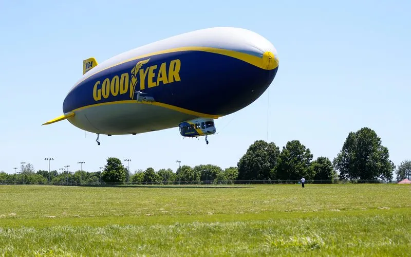 Voamos no lendário dirigível da Goodyear