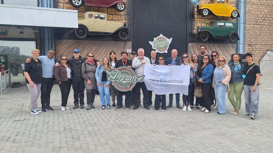 Agentes de viagens exploram experiências do Dream Car em São Roque; veja fotos