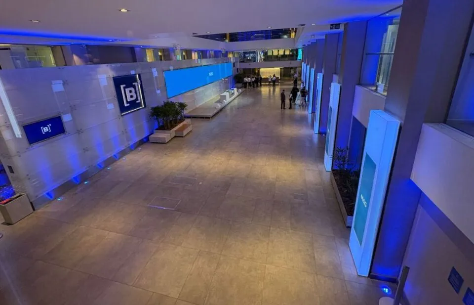 Ambipar, Trisul, Lavvi, Petrobras, Vale, Embraer e mais ações para acompanhar hoje