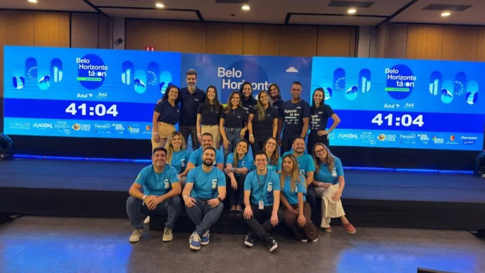 Tripulantes da Azul Viagens na ultima edicao do ano do Agente Ta On Azul Viagens fecha temporada 2025 do “Agente Tá On” e reforça campanha de prêmios