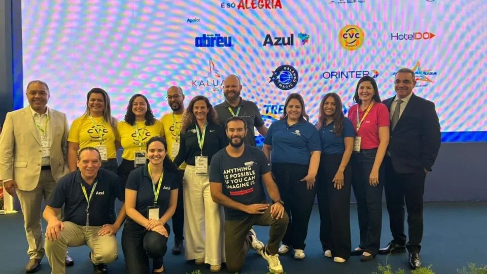 Azul capacita 2 mil agentes em treinamentos sobre Orlando