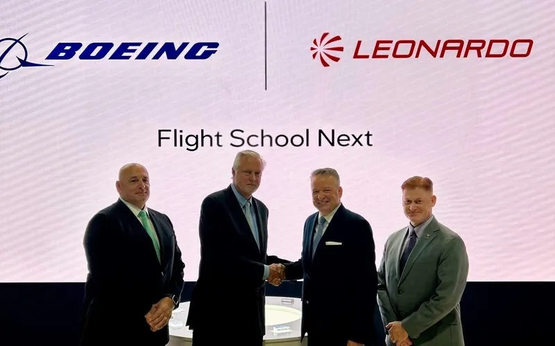 Boeing e Leonardo se unem para programa de treinamento de voo nos EUA