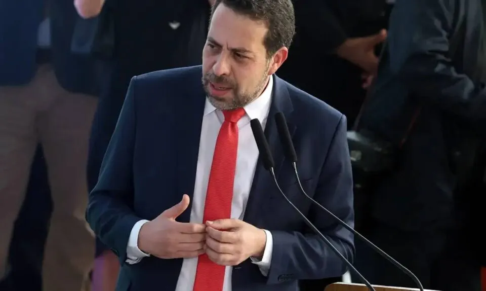 Boulos usa cerimônia de posse para evidenciar estratégia a um ano da eleição