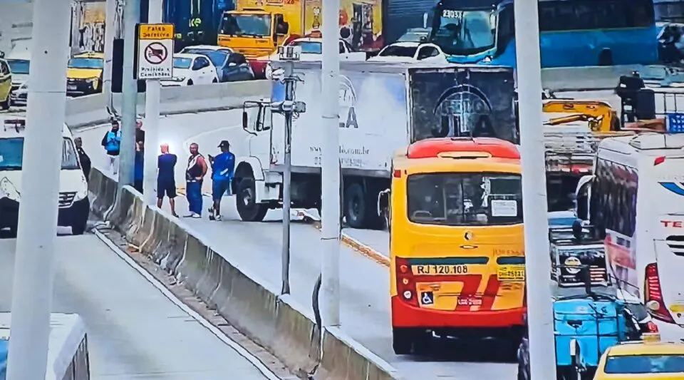 Caos no Rio: 64 mortos, ônibus sequestrados e vias interditadas em dia de terror na capital fluminense – M&E