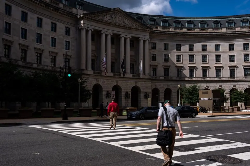 Casa Branca inicia demissões em massa de funcionários durante “shutdown” nos EUA