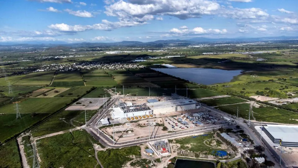 Data centers para IA usam muita água e energia pelo mundo e causam preocupação