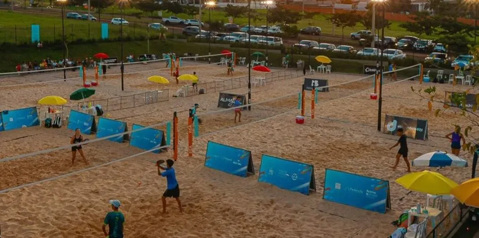 Estrutura desaba durante torneio de beach tennis e deixa feridos em Ribeirão Preto