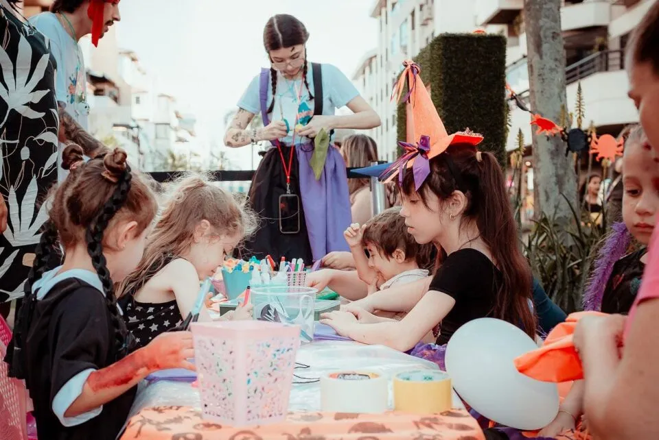 Halloween gratuito agita o Jurerê OPEN