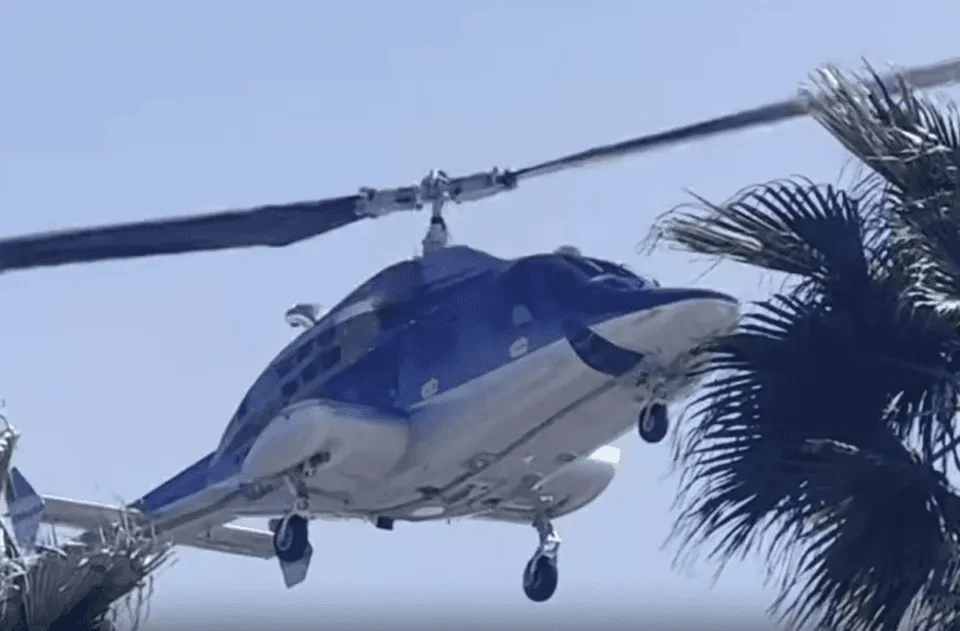 Helicóptero cai em praia no Sul da Califórnia; 5 pessoas ficaram feridas