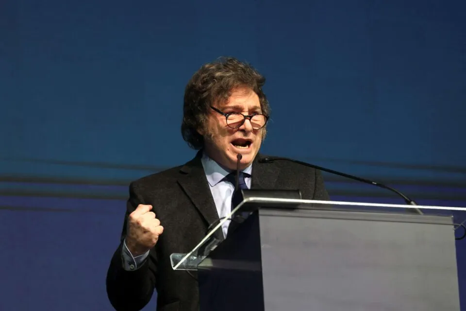 Milei consolida força e ganha margem para avançar reformas, aponta analista da XP