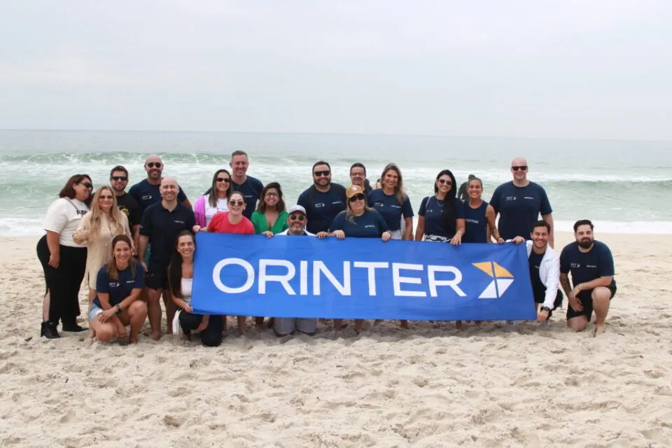 Equipe da Orinter 1 Orinter leva clima caribenho às areias de Copacabana durante Travel Summit Caribe e México
