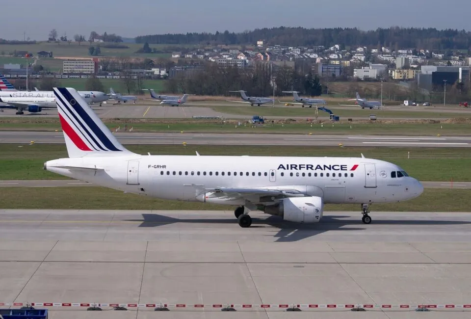 Passageiros enfrentam seis horas no avião da Air France
