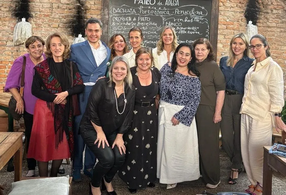 Teresa Perez e Regent Seven Cruises realizam almoço com agências parceiras