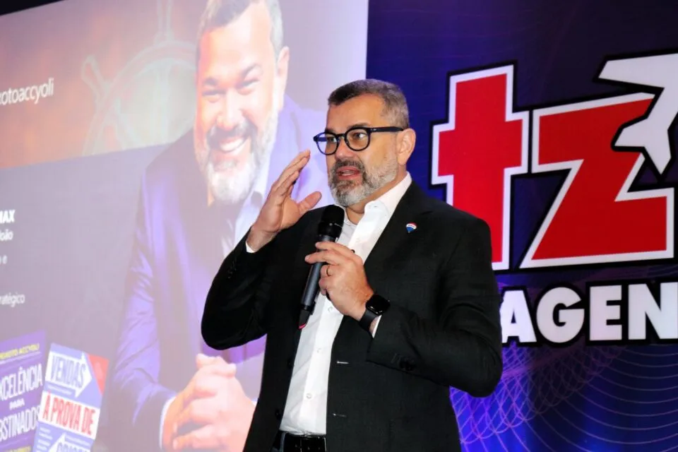 "Tomem mais café com clientes, liguem mais", recomenda Accyoli