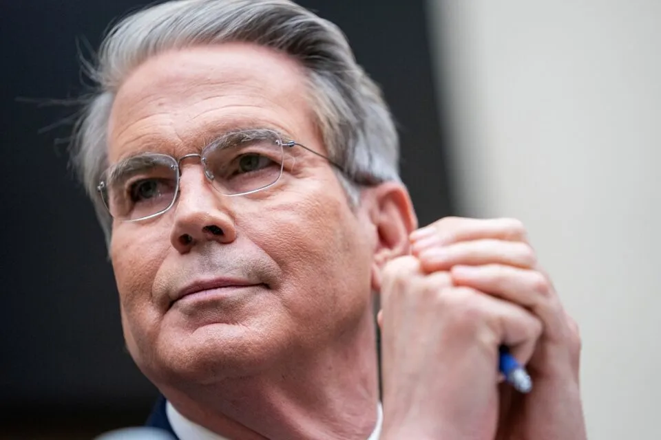 Trump está a caminho de se encontrar com Xi na Coreia do Sul, diz Bessent