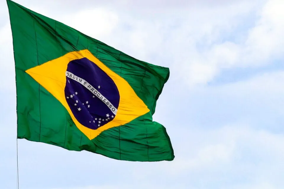 Turismo brasileiro mantém ritmo de alta e cresce 6% em 2025, aponta IBGE - M&E