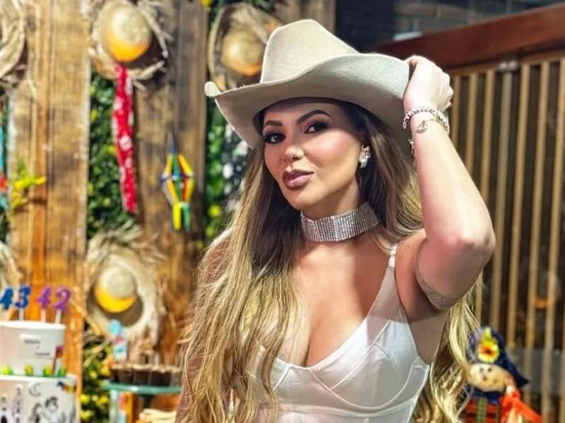Velório de Vanessa Rios será aberto aos fãs; cantora morreu aos 42 anos em decorrência de doença