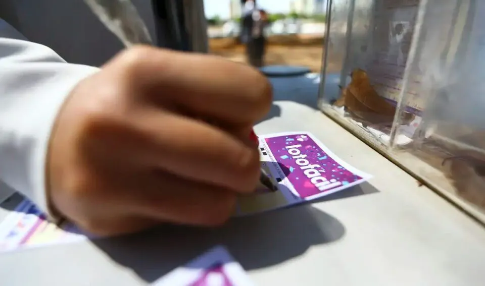 confira as 15 dezenas sorteadas nesta sexta-feira (24)
