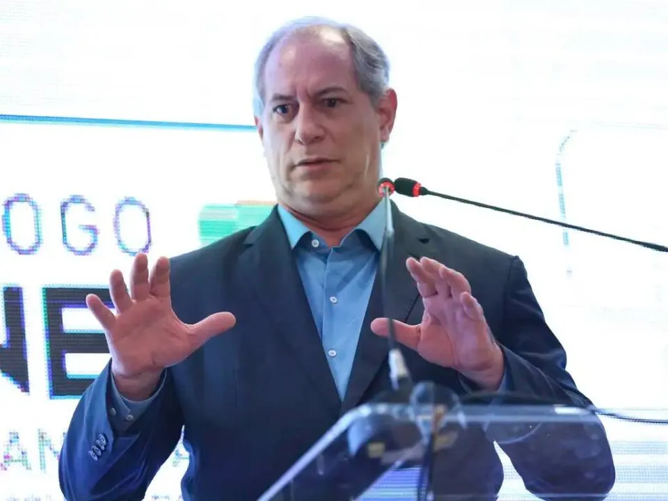 ex-ministro de FHC tenta impugnar filiação de Ciro Gomes ao PSDB