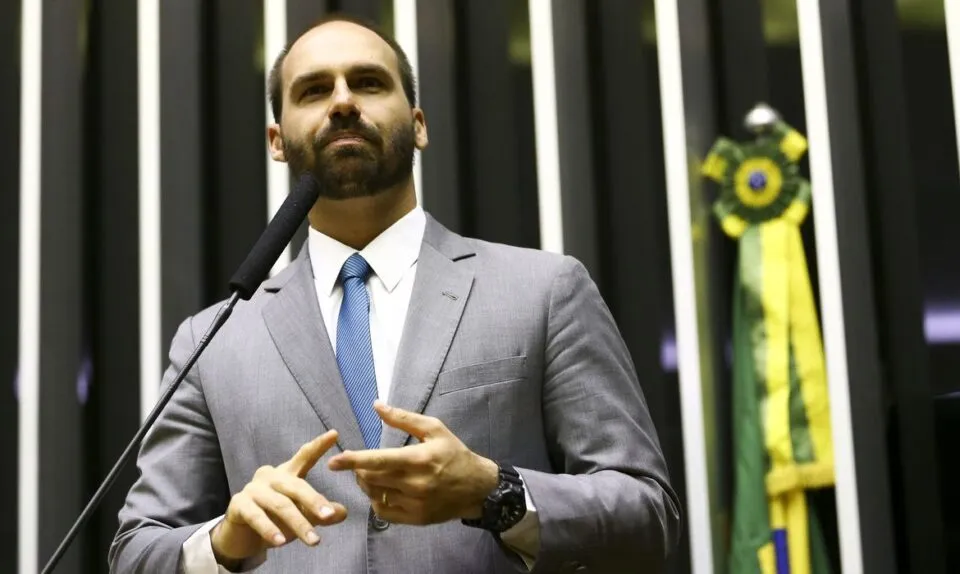Alcolumbre anula voto de Eduardo Bolsonaro e classifica ato como ‘irregular’