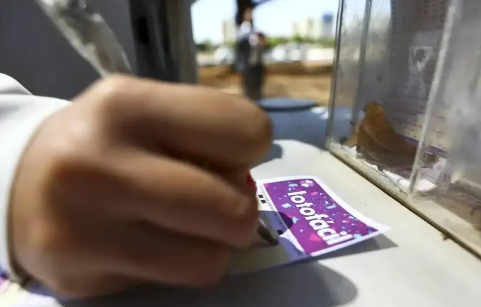 Apostador leva prêmio de R$ 1,8 milhão da Lotofácil; próximo sorteio ocorre amanhã