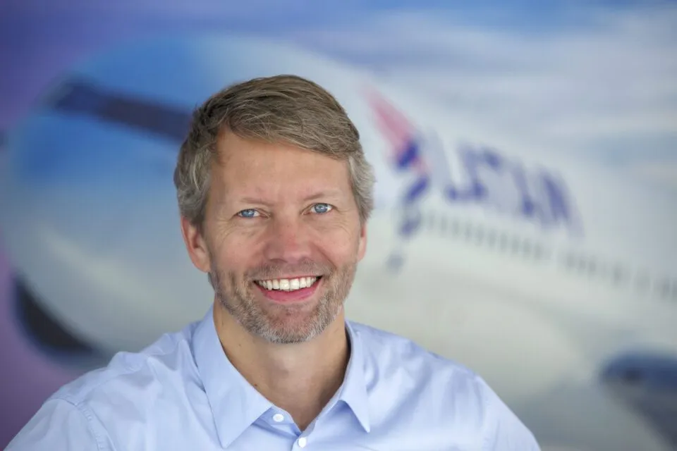 CEO da Latam Brasil diz estar otimista de que Senado pode barrar PL das Bagagens