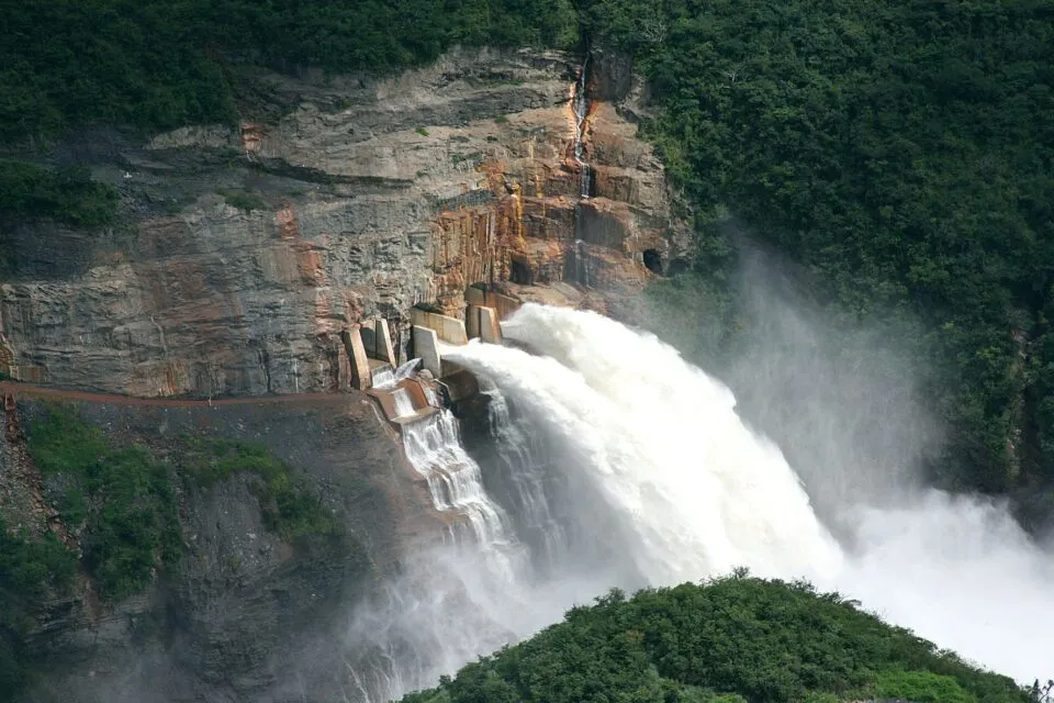 Cemig (CMIG4) tem queda de 75,7% no lucro do 3º tri