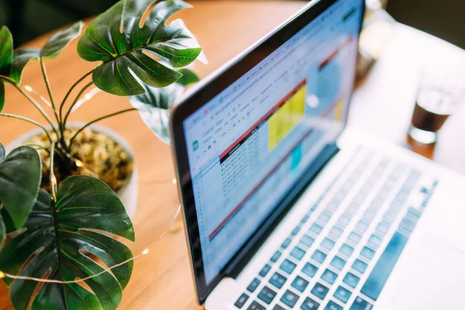 Como controlar gastos? InfoMoney lança planner financeiro gratuito para te ajudar