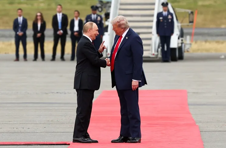 EUA e Rússia realizam negociações de paz em Abu Dhabi enquanto mísseis atingem Kiev