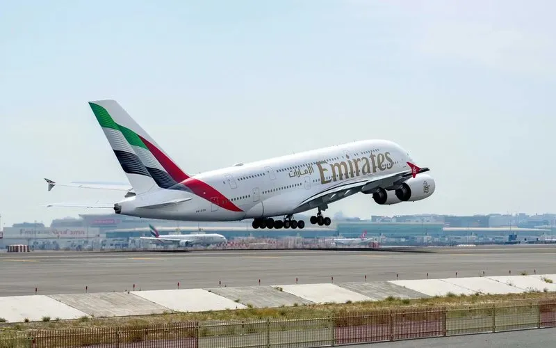 Emirates usa IA para reduzir turbulência em voos