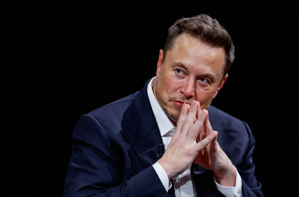 Fundo da Noruega rejeita pacote US$ 1 tri de Musk, que ameaça deixar Tesla; ação cai