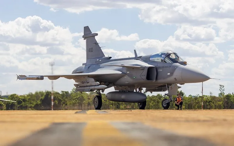 Gripen realiza primeiro disparo do míssil Meteor no Brasil