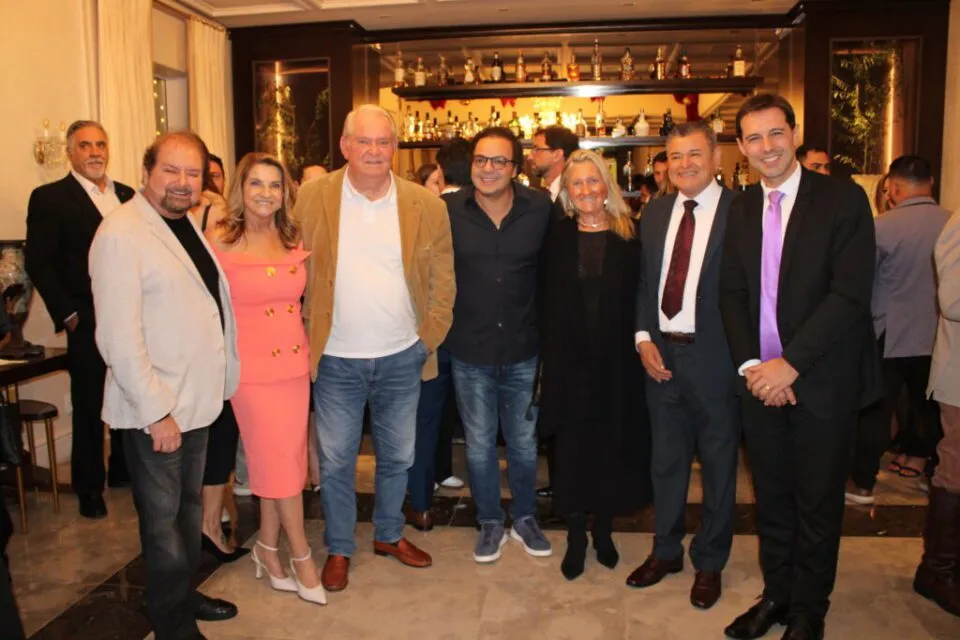 Guilherme Paulus reúne amigos em jantar no Castelo durante o Festuris – M&E